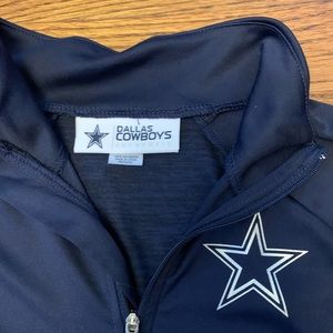 Dallas Cowboys half zip pullover. Size L